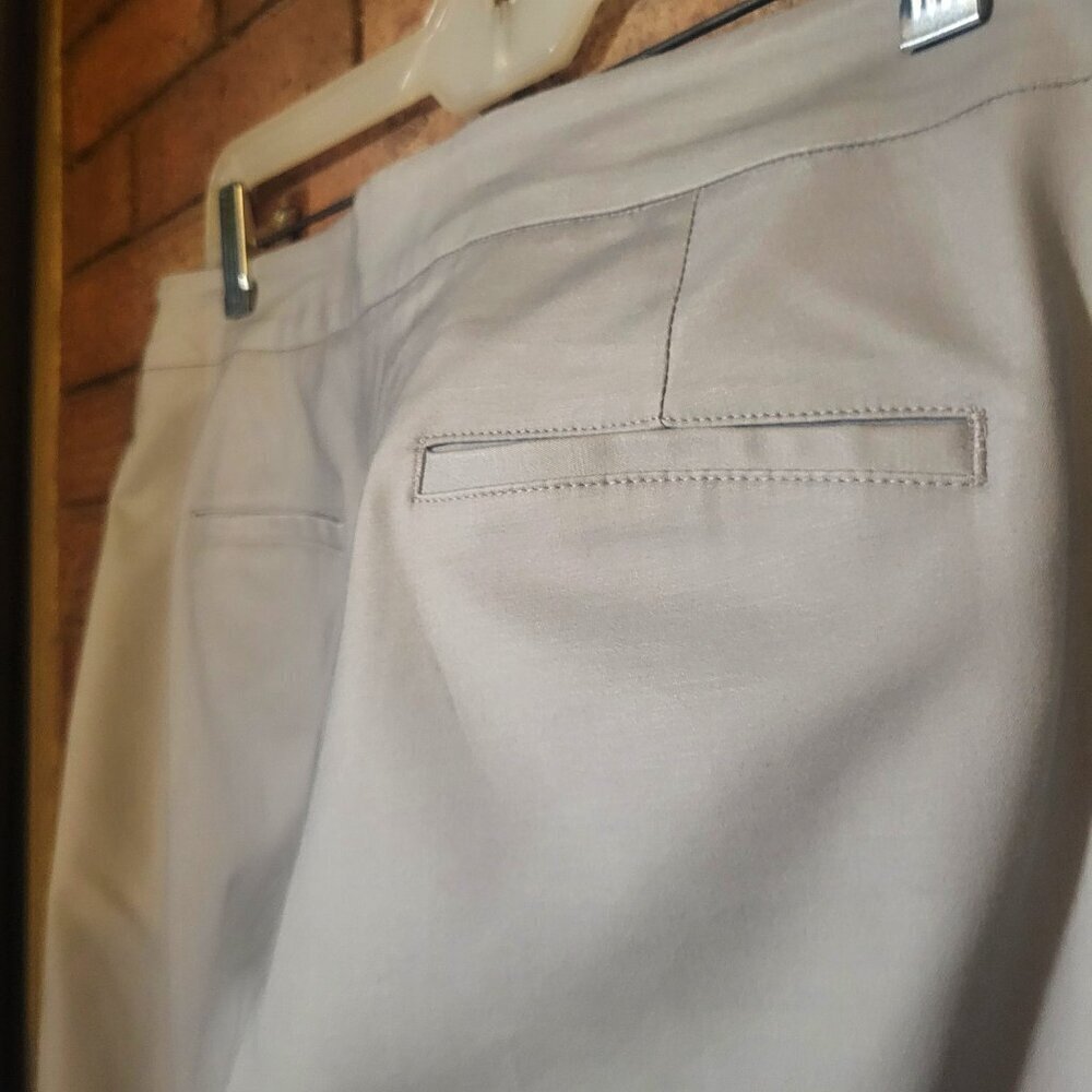 Nic + Zoe Light Gray Flat Front Women's Mid-Rise Straight Leg Pants- Size 10 - Picture 2 of 11